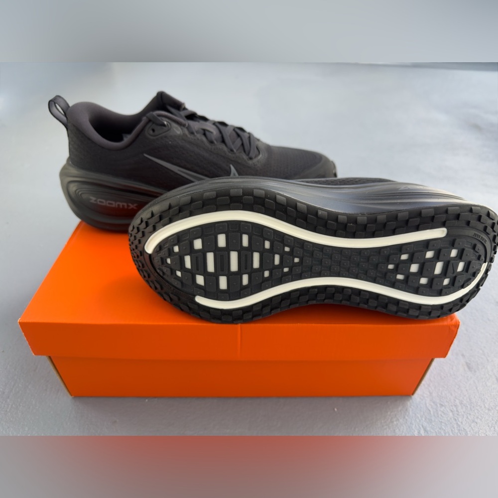 Nike Vomero Plus Sneakers